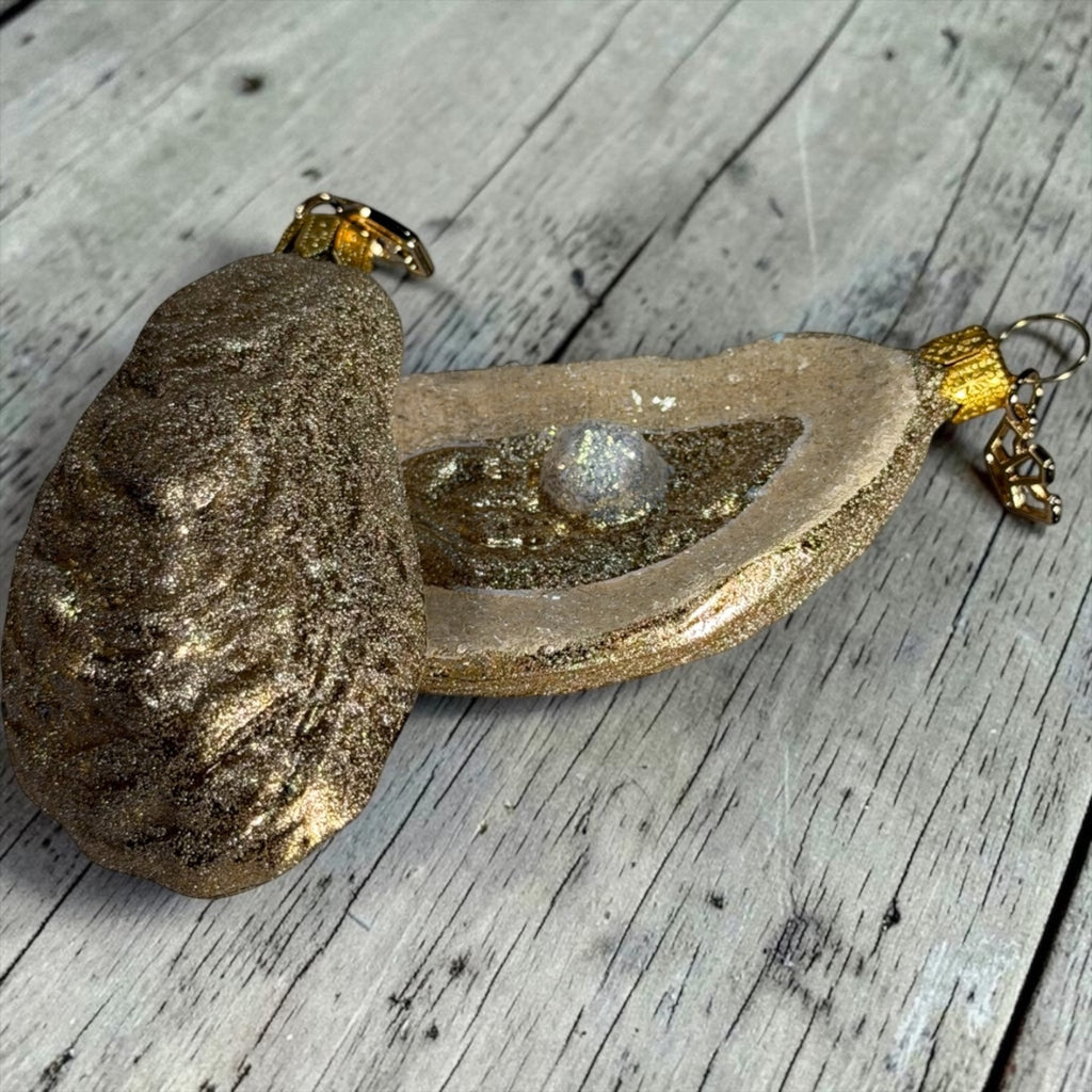 Gilded Champagne Oyster -TDC Sealife Christmas Collection