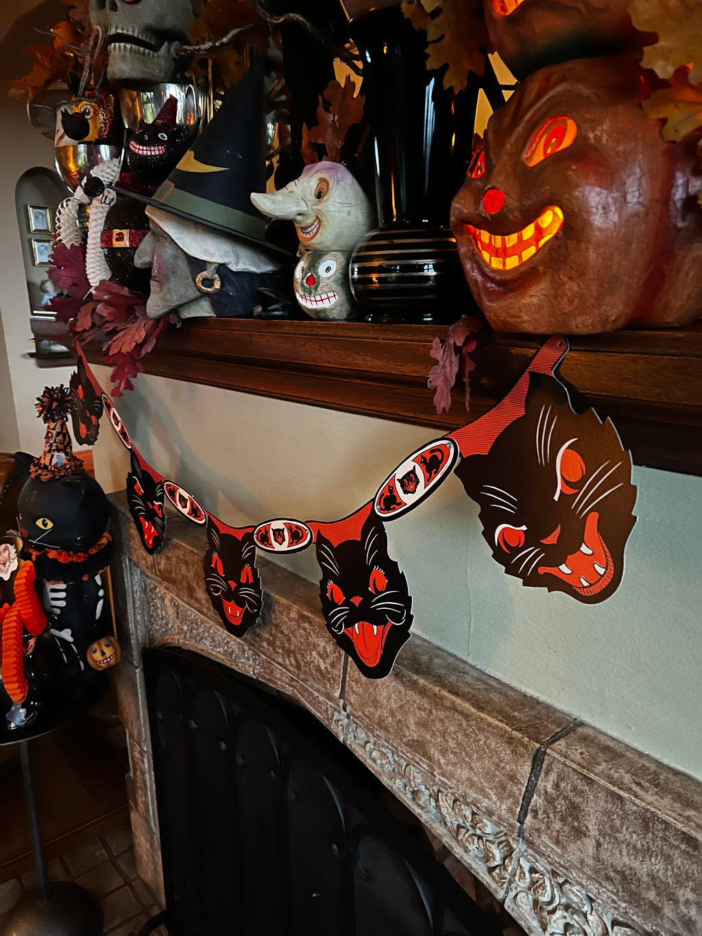 Vintage Halloween Jointed Cat Streamer. 7½" x 4'