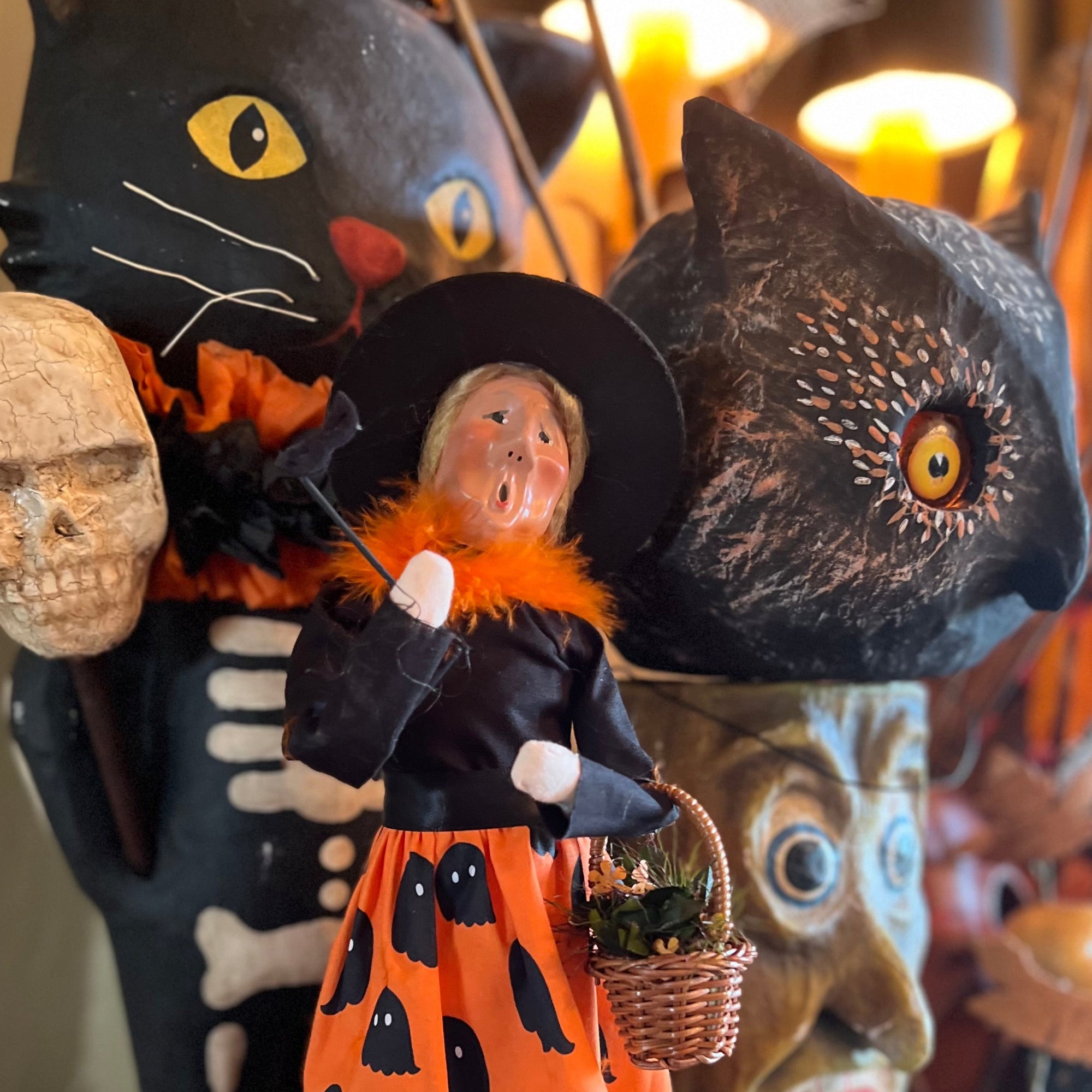 Byers Choice Halloween Caroler 7233W Masked Witch