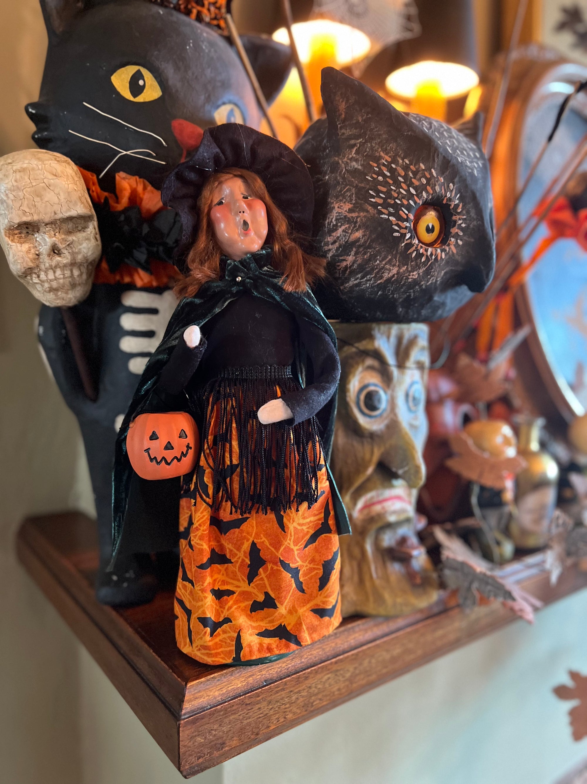 Byers Choice Halloween Caroler 7232W Batty Witch