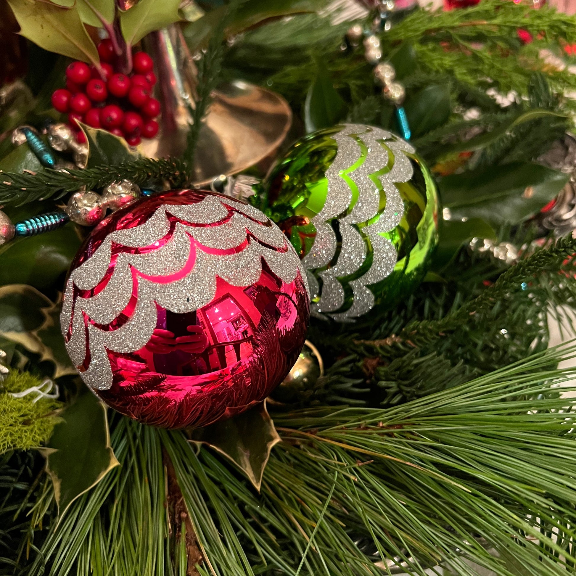 Merry Mod Classic Ornament Set 6 -Exclusive Christmas Collection