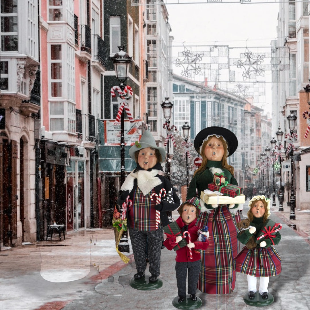 Byers Choice Caroler 1231M Downtown Shopping Family Man (2023 Collection)