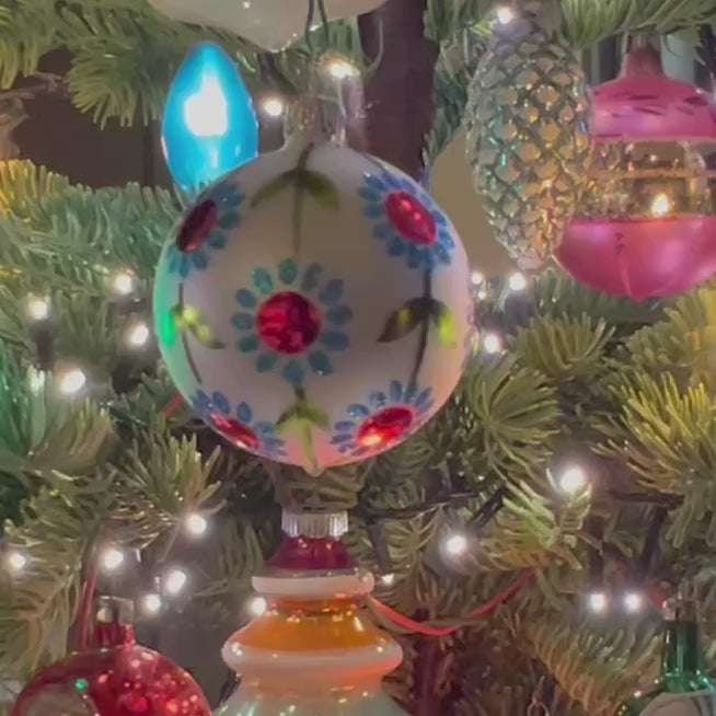Daisy Chain 2.3 in Ball Antik Baubles Exclusive Christmas Ornament